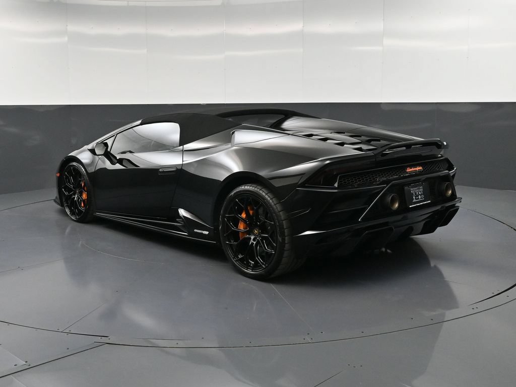 Used 2022 Lamborghini Huracan EVO RWD image 3