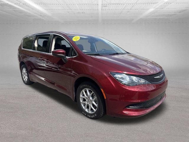 Used 2023 Chrysler Voyager LX FWD image 4