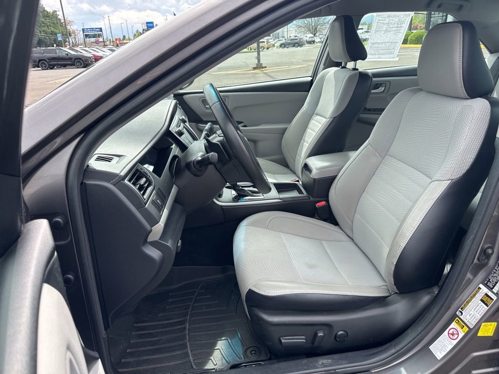 Used 2017 Toyota Camry SE image 10