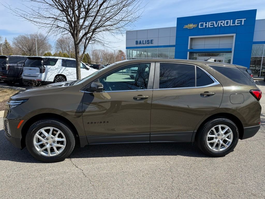 Used 2023 Chevrolet Equinox LT AWD/4WD image 2
