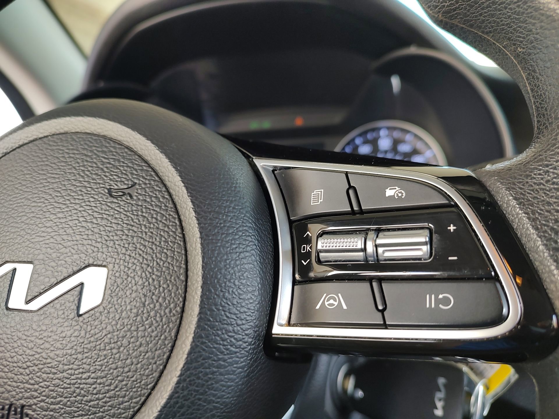 Used 2024 Kia Forte LXS image 16