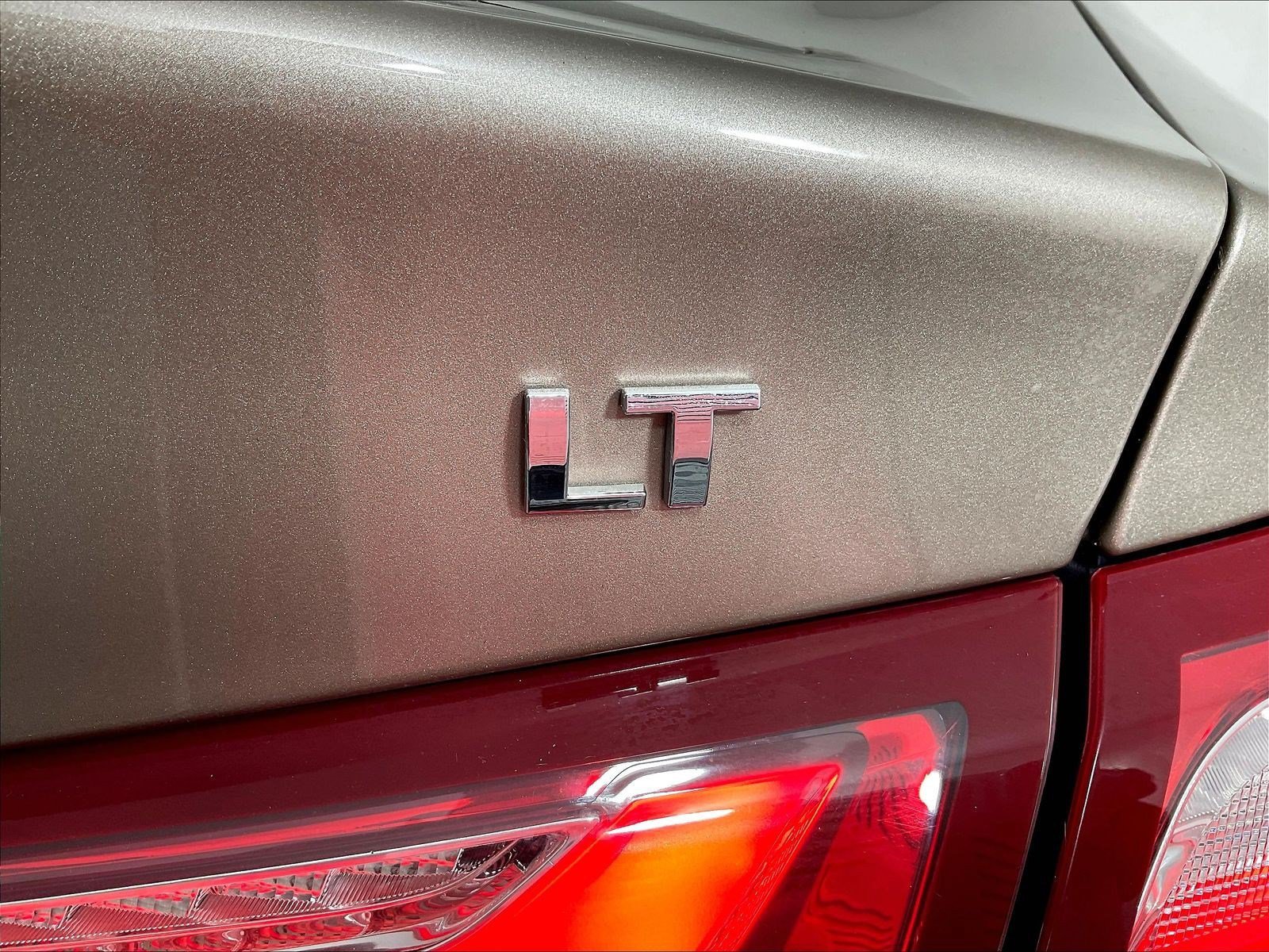 Used 2022 Chevrolet Malibu LT FWD image 23