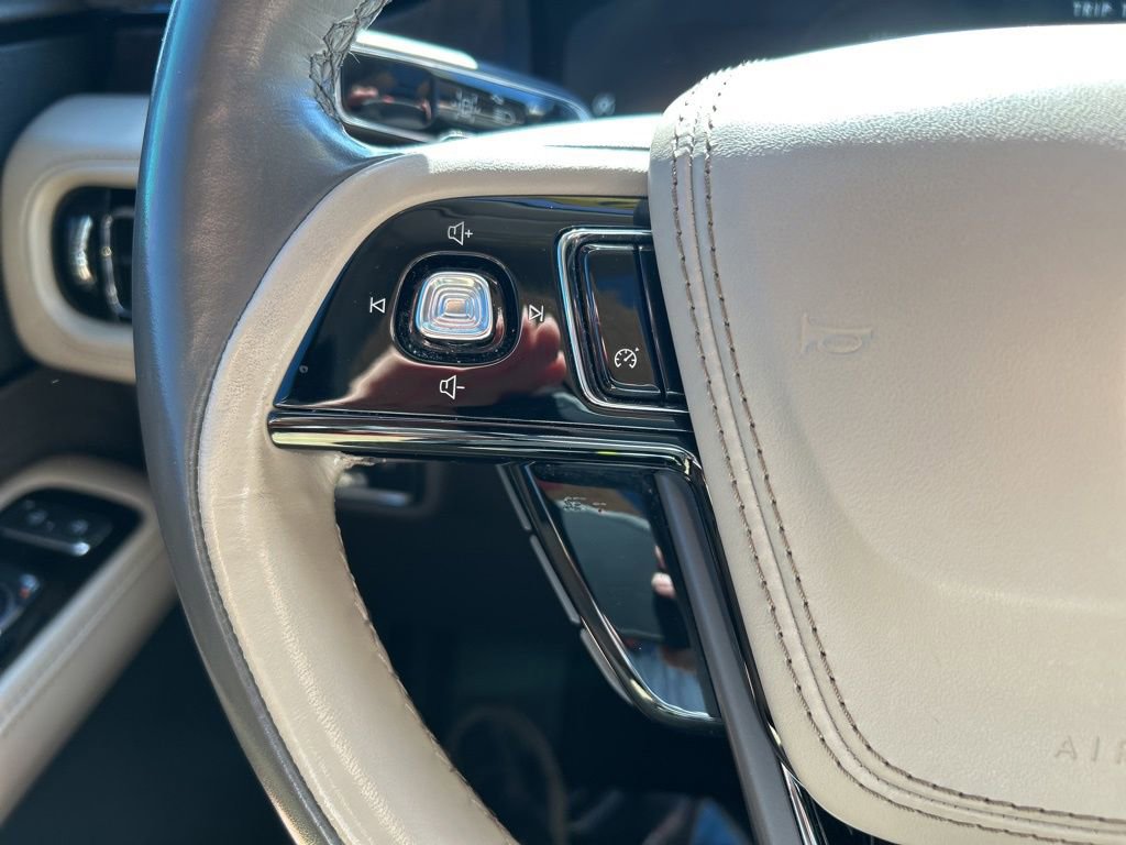 Used 2022 Lincoln Aviator Reserve w/ Elements Package Plus image 25