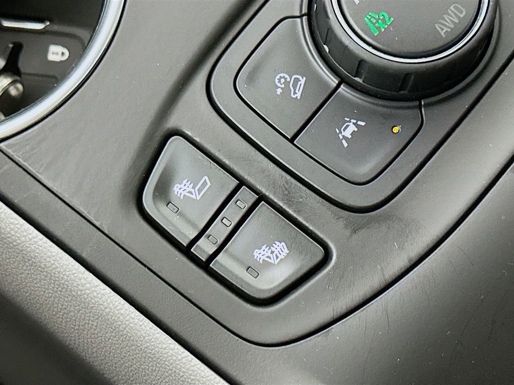 Used 2023 GMC Terrain SLT image 26