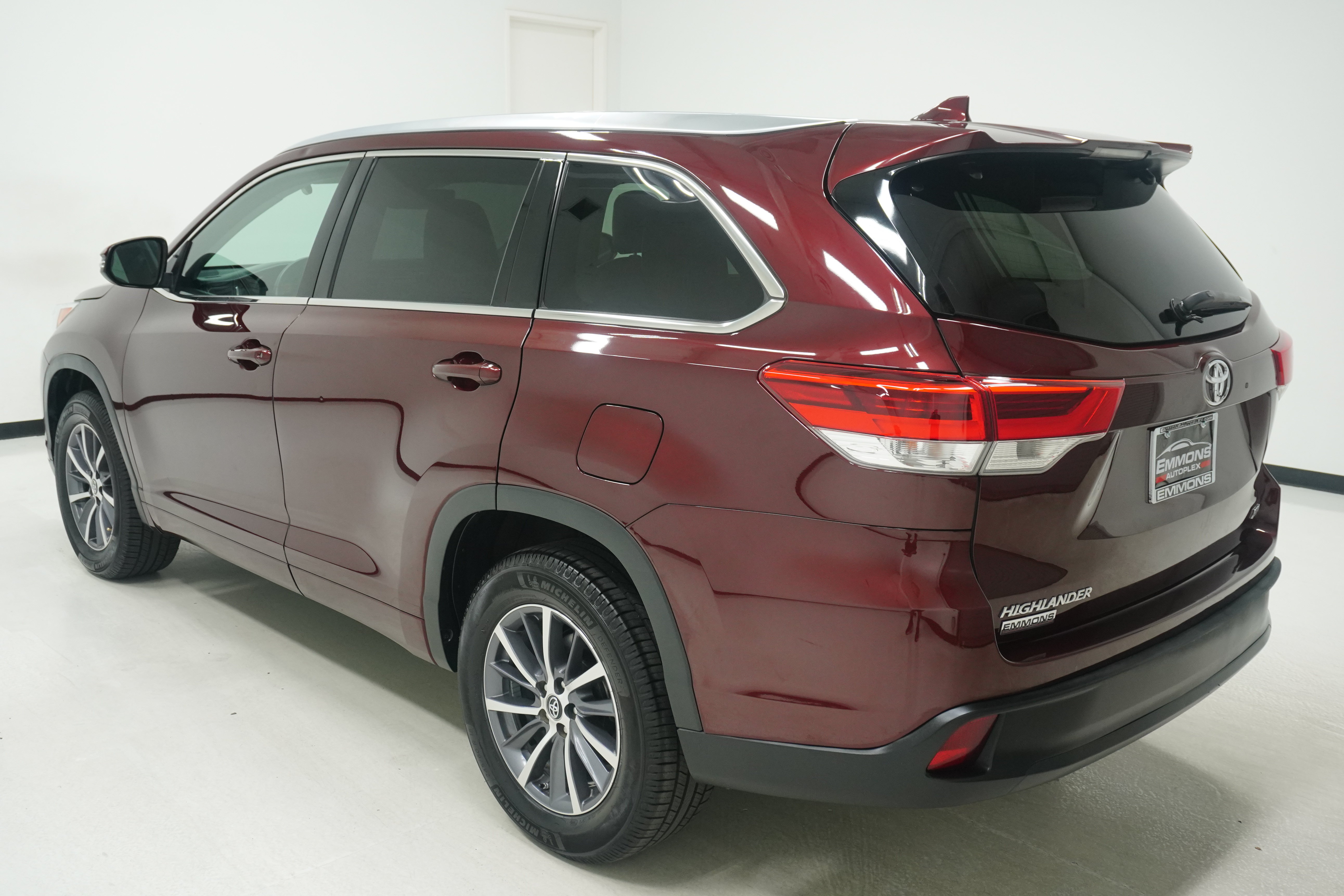 Used 2017 Toyota Highlander XLE FWD image 6