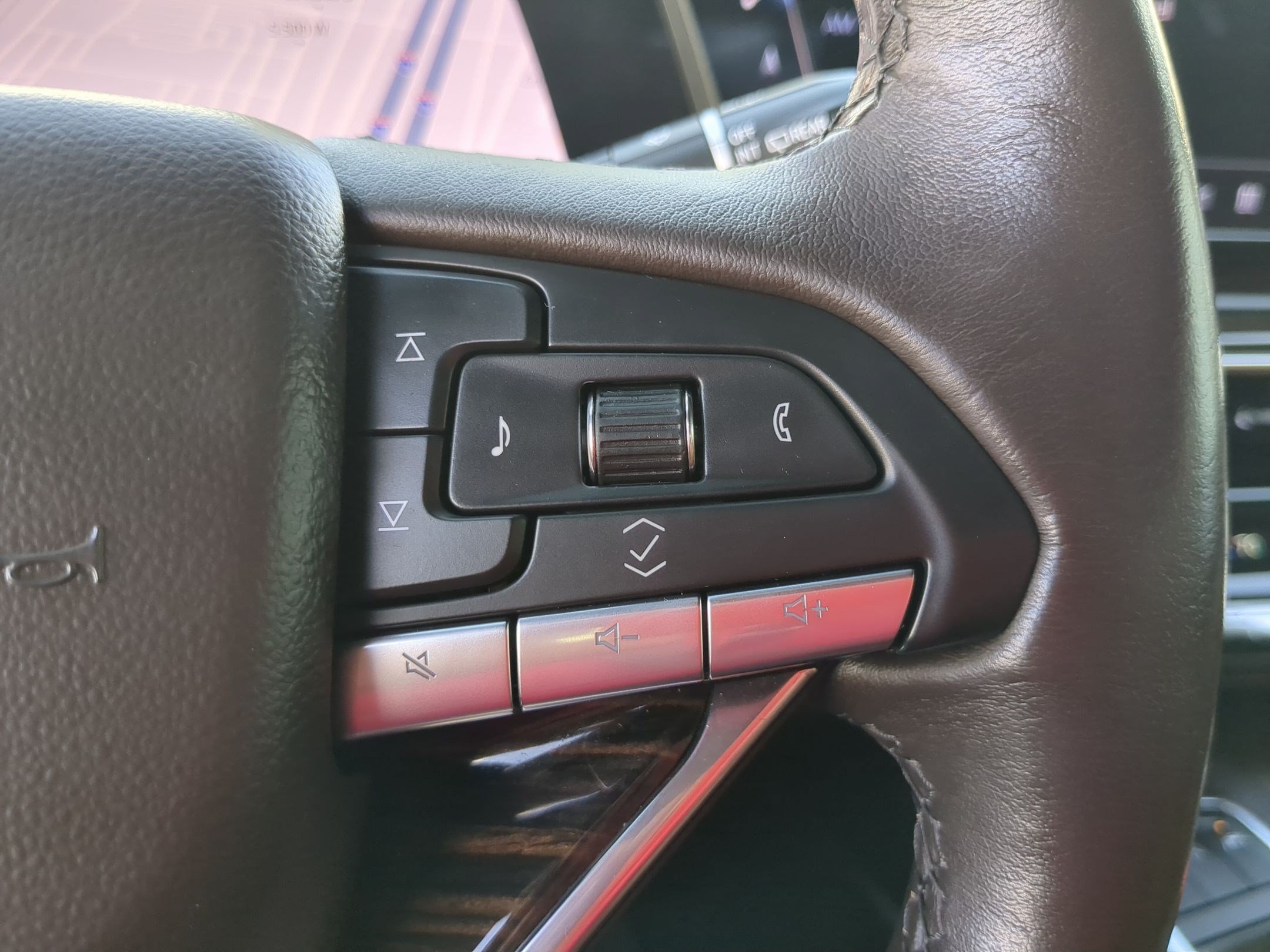 Certified 2023 Cadillac Escalade Premium Luxury AWD/4WD image 19
