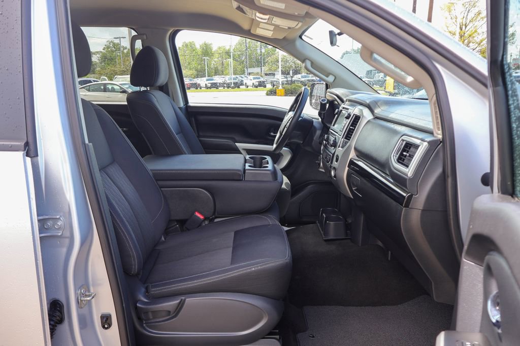 Used 2019 Nissan Titan SV image 8