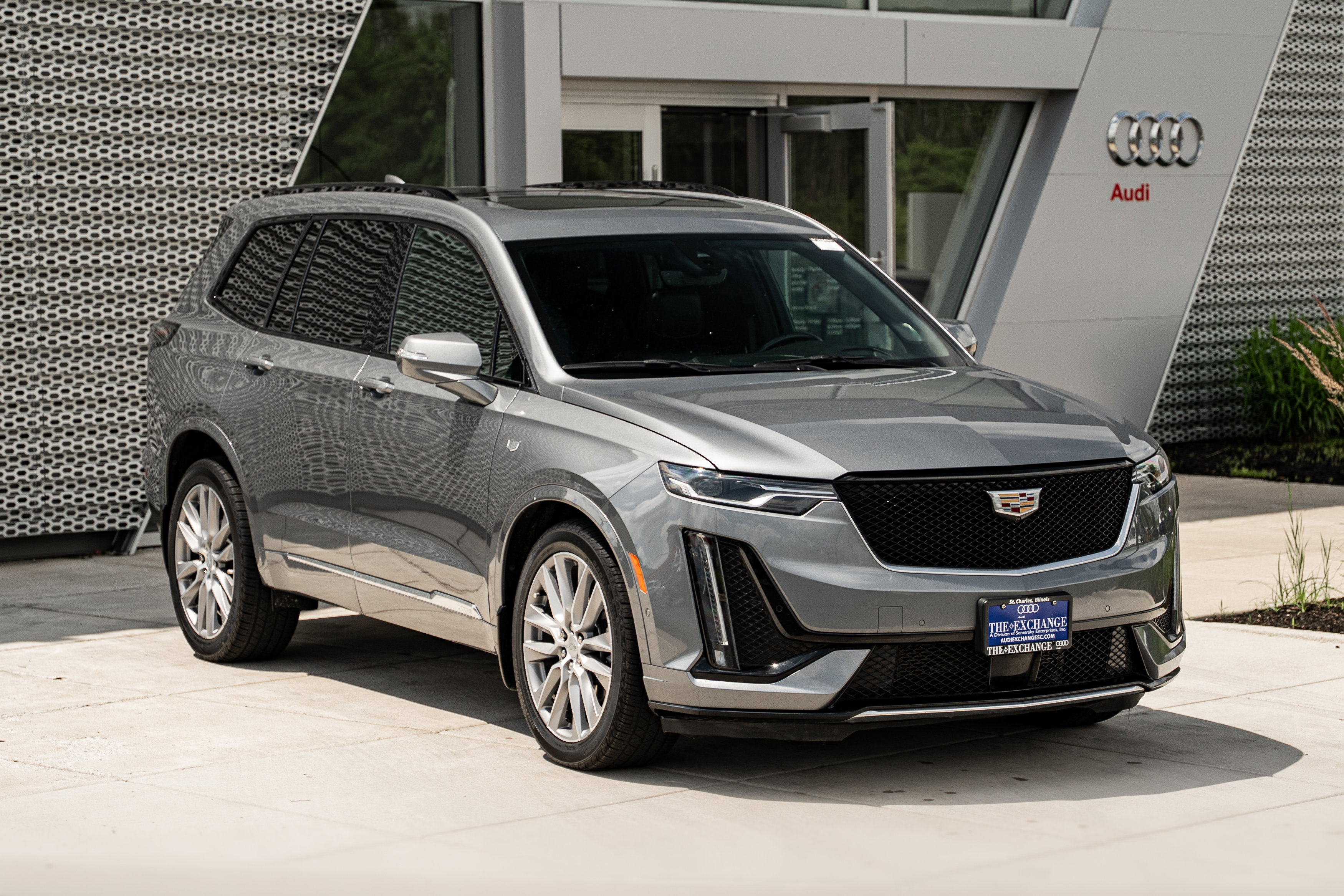 Used 2021 Cadillac XT6 Sport AWD/4WD image 2