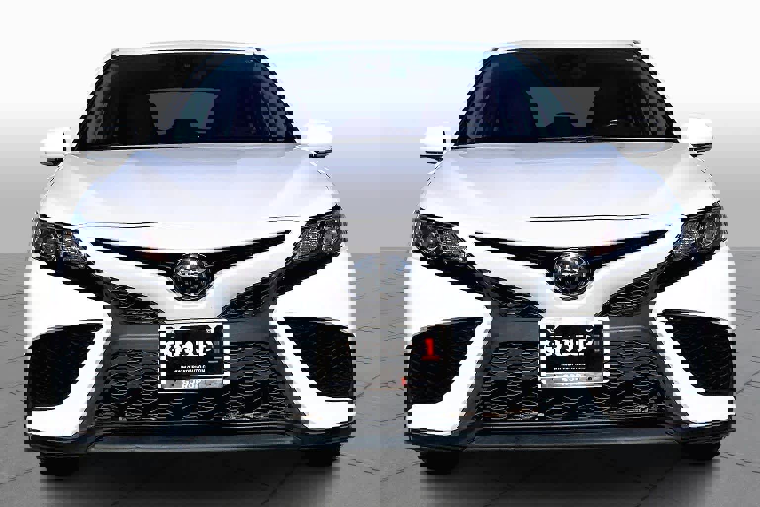 Used 2023 Toyota Camry SE image 3