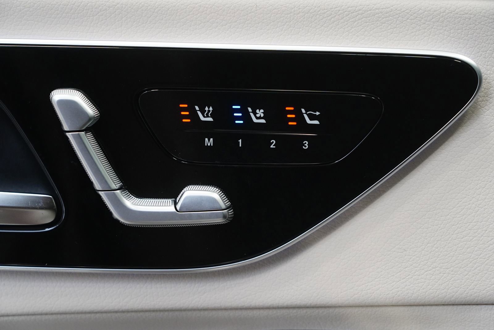 New 2026 Mercedes-Benz CLE 300 4MATIC Cabriolet image 35