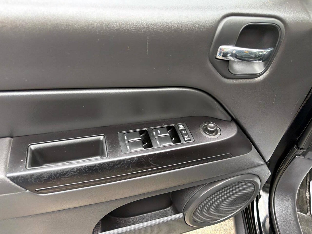 Used 2015 Jeep Patriot High Altitude AWD/4WD image 21