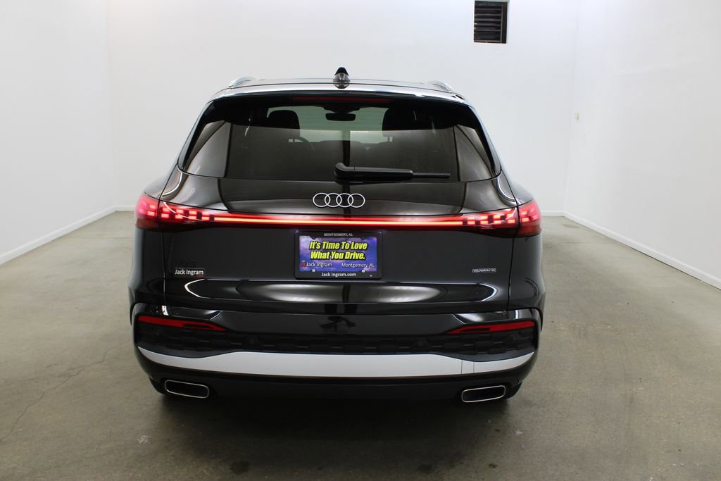 Certified 2025 Audi Q5 Premium w/ Convenience Package image 4