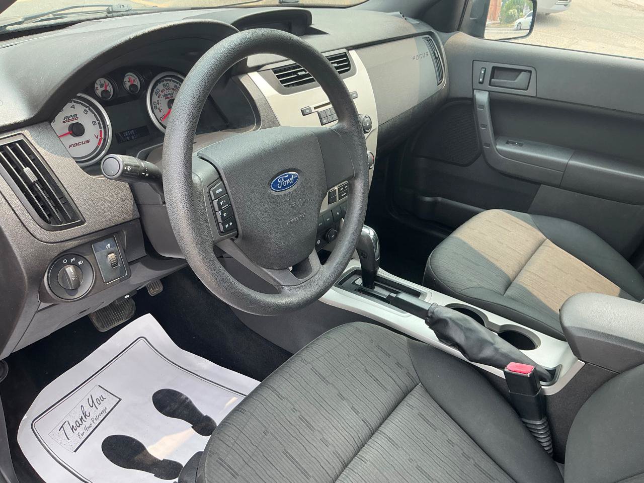 Used 2010 Ford Focus SE FWD image 13