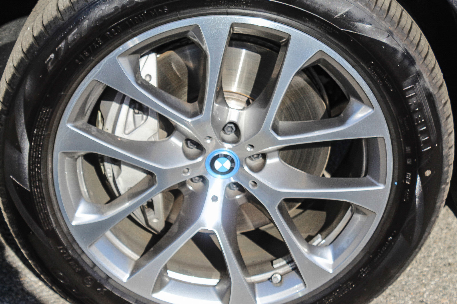 Used 2025 BMW X5 xDrive50e image 10