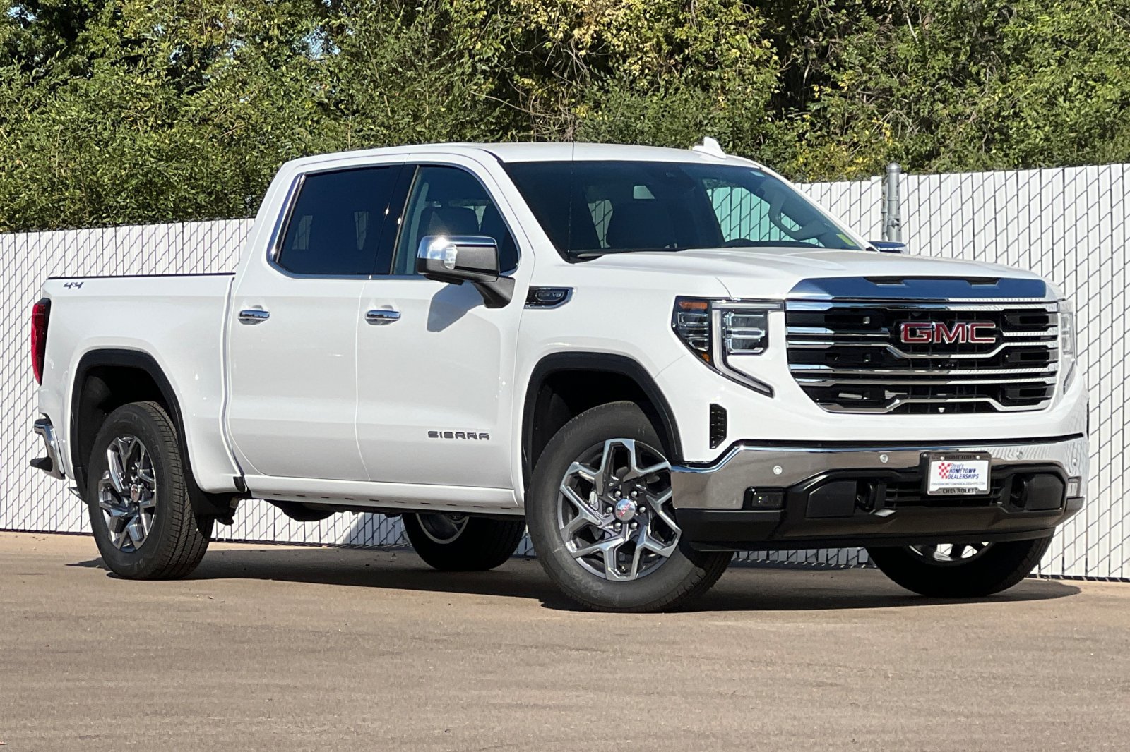 New 2026 GMC Sierra 1500 SLT w/ SLT Convenience Package AWD/4WD image 2