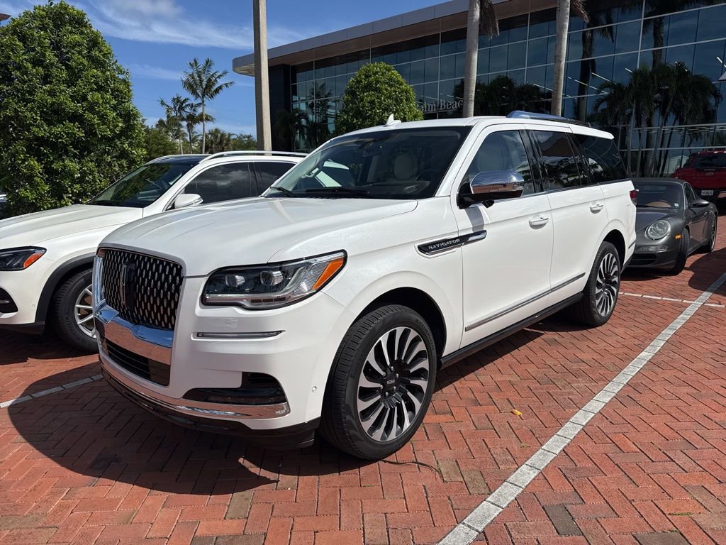Used 2023 Lincoln Navigator Black Label image 2
