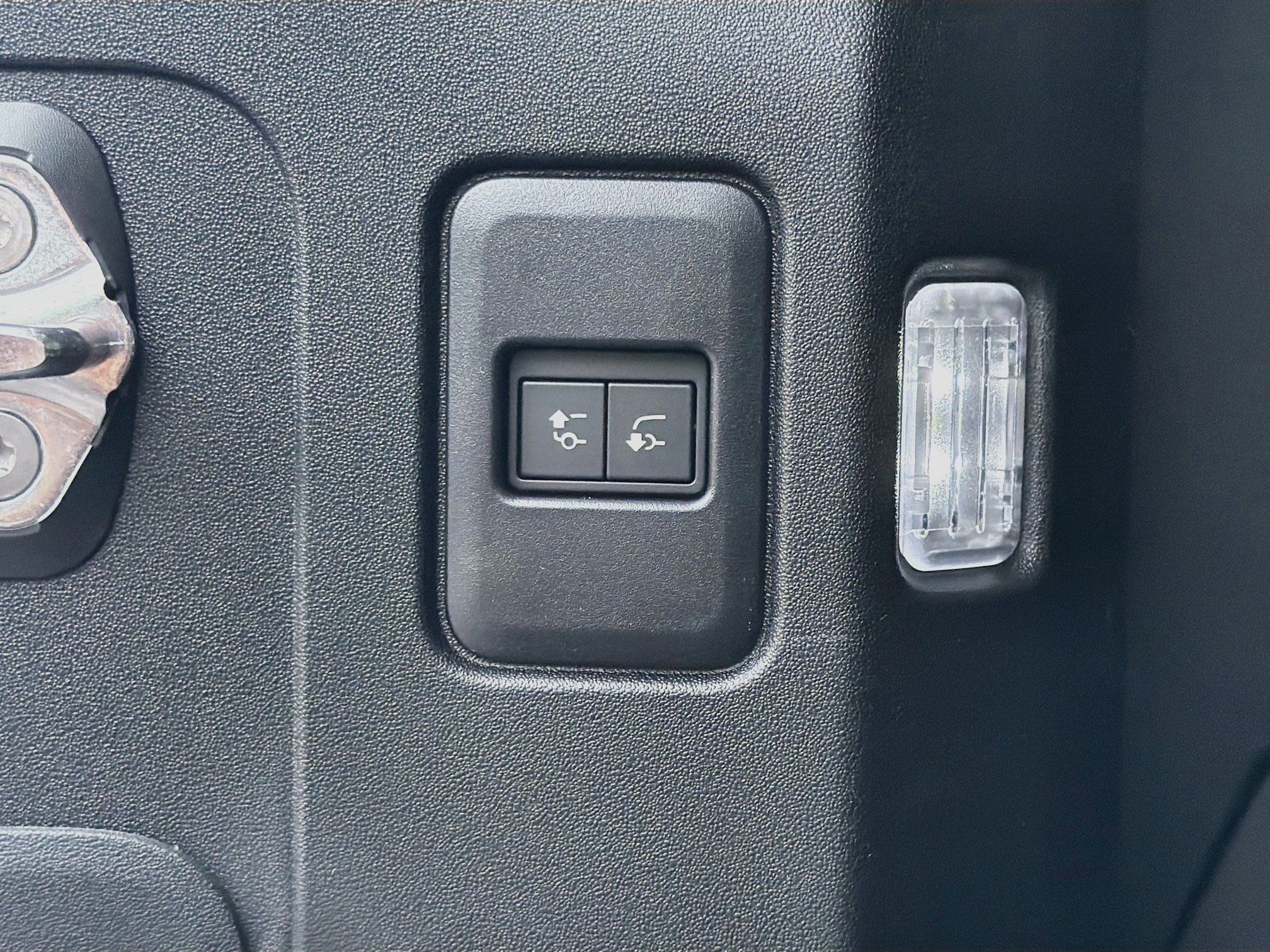 New 2026 Land Rover Defender 110 S AWD/4WD image 43