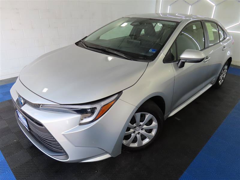 Used 2025 Toyota Corolla LE AWD/4WD image 4