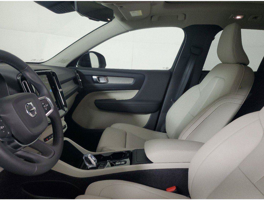 Certified 2026 Volvo XC40 B5 Plus w/ Protection Package Premier AWD/4WD image 18