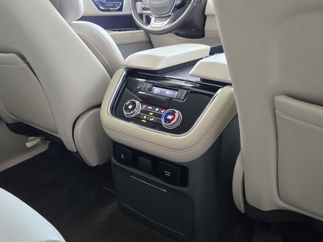 Used 2021 Lincoln Navigator Reserve w/ Luxury Package AWD/4WD image 9