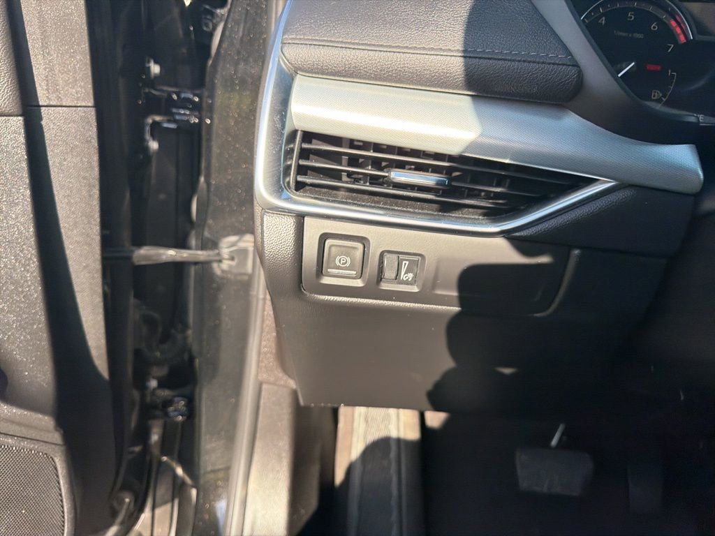 Used 2023 Cadillac XT4 Premium Luxury image 21