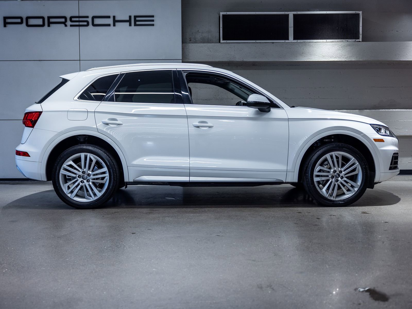 Used 2019 Audi Q5 2.0T Premium Plus w/ Premium Plus Package image 9
