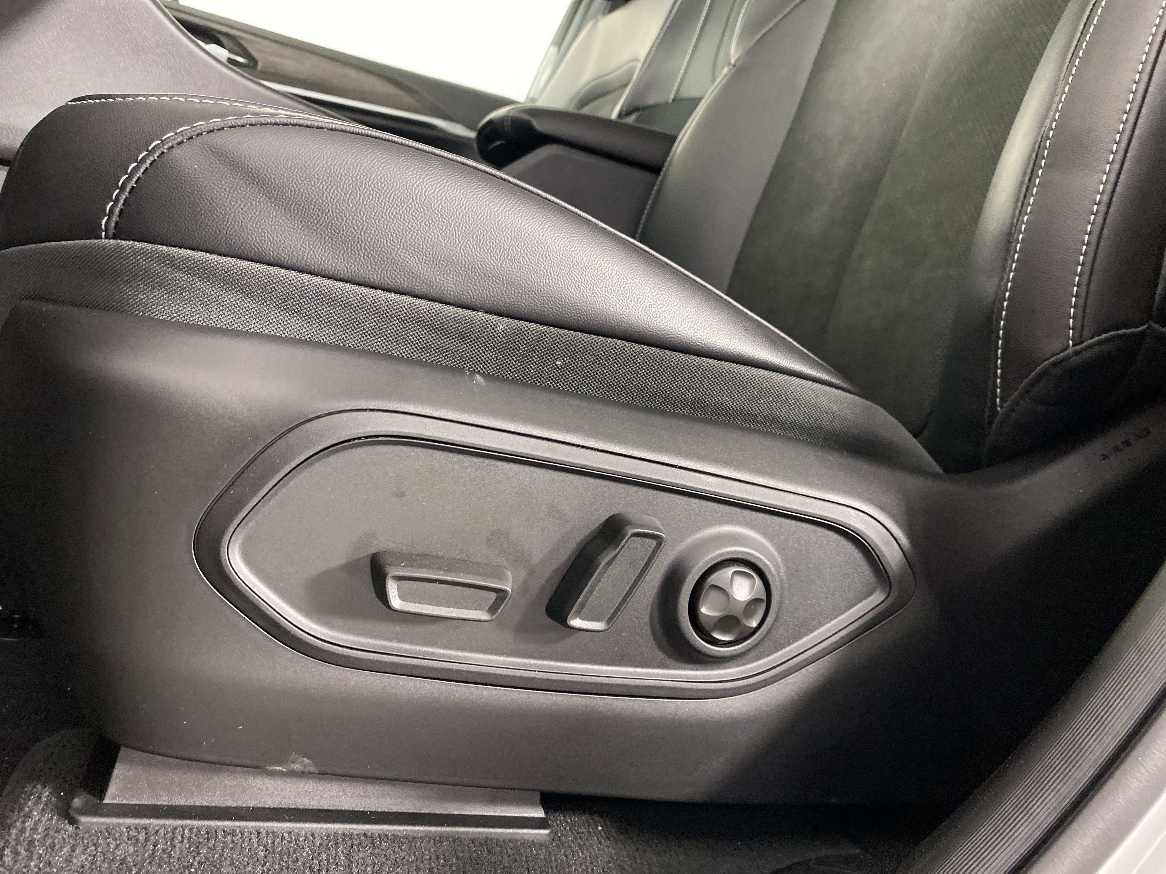 New 2026 Jeep Grand Cherokee Altitude AWD/4WD image 16
