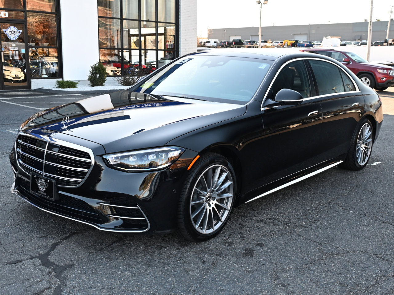 Used 2024 Mercedes-Benz S 580 4MATIC Sedan image 2