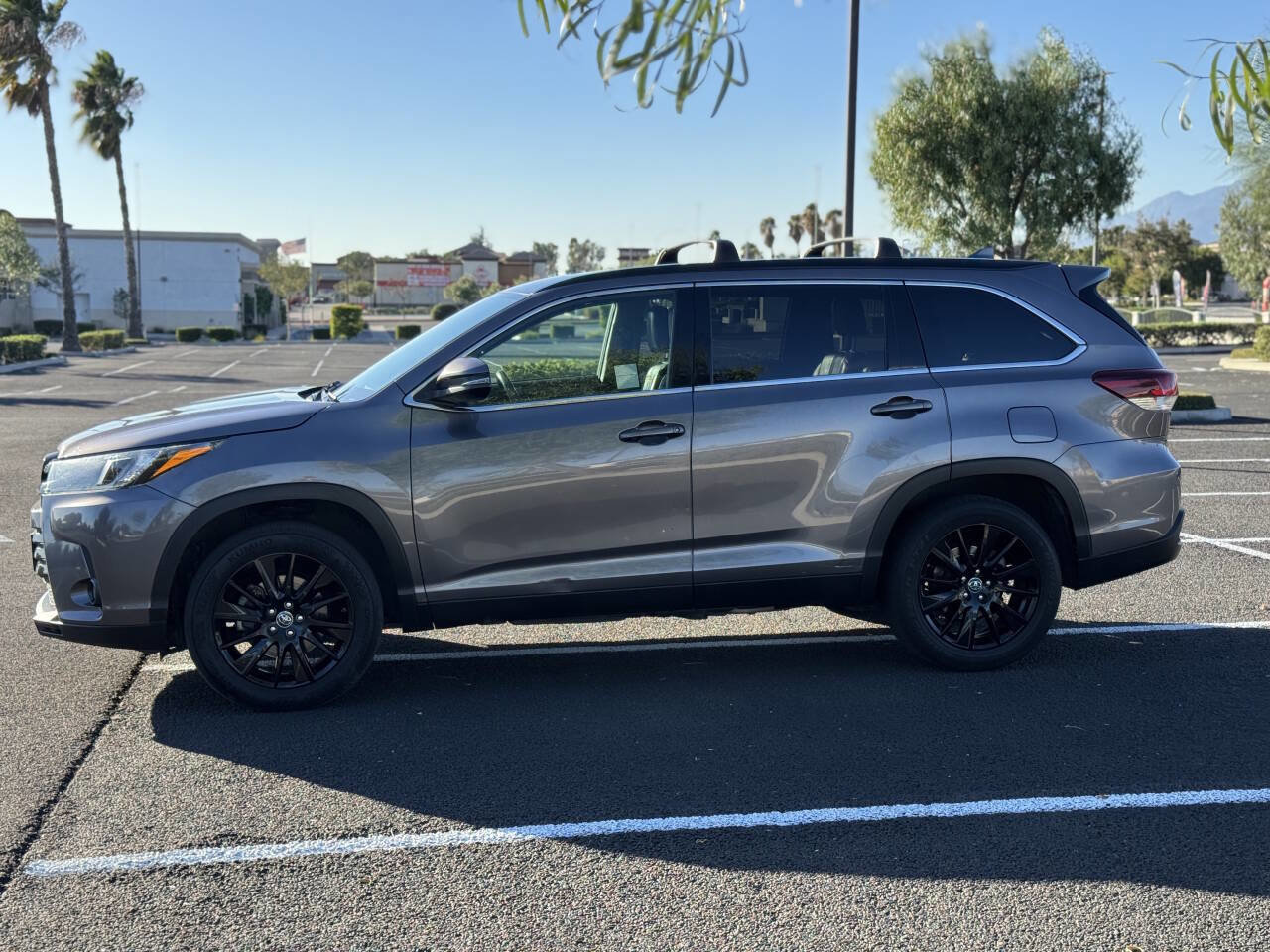 Used 2019 Toyota Highlander SE image 5