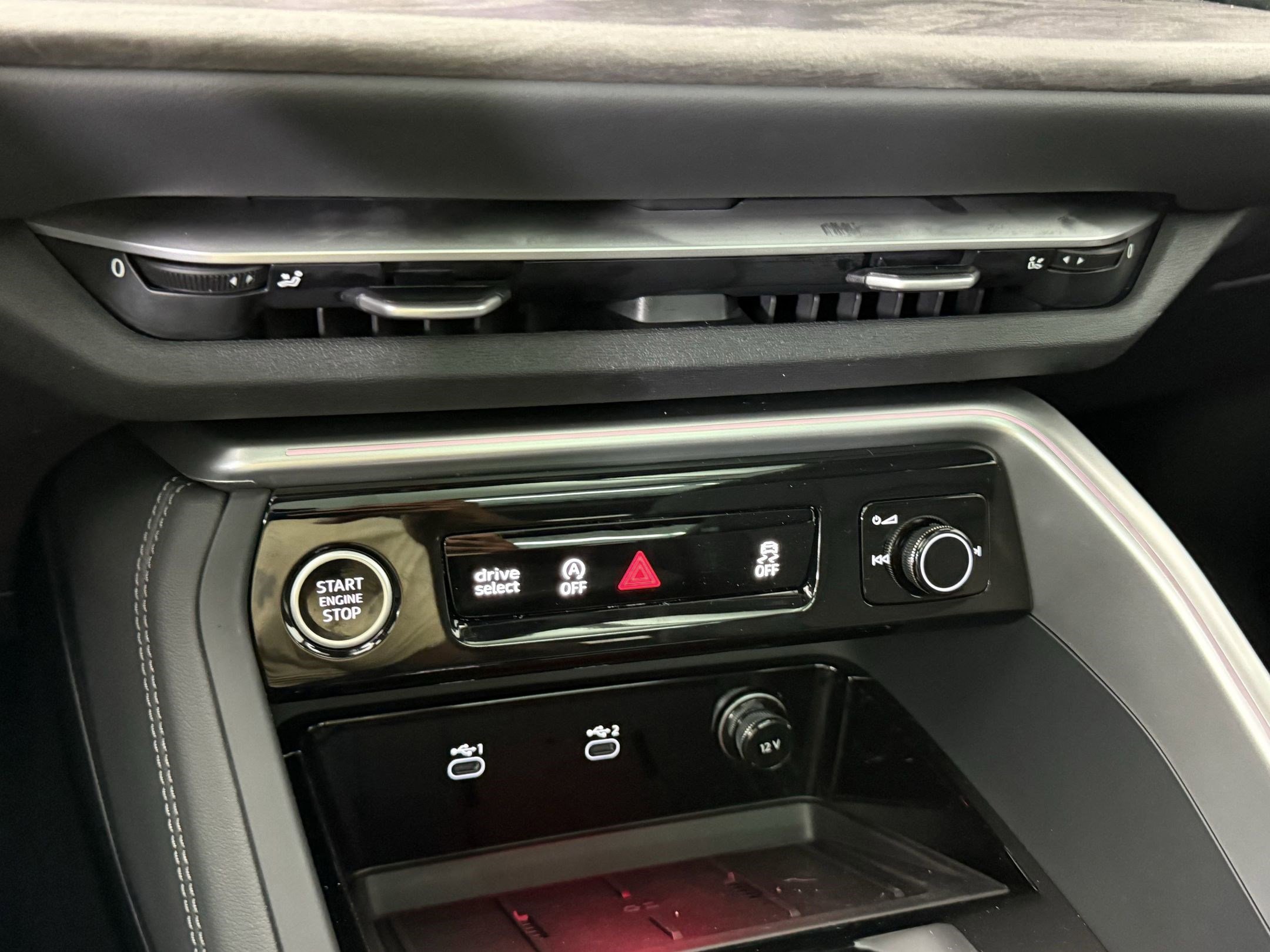 Used 2025 Audi Q5 Premium w/ Convenience Package image 29