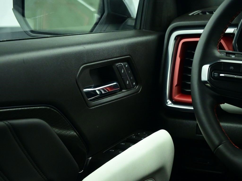 Used 2024 GMC Canyon AT4X image 9