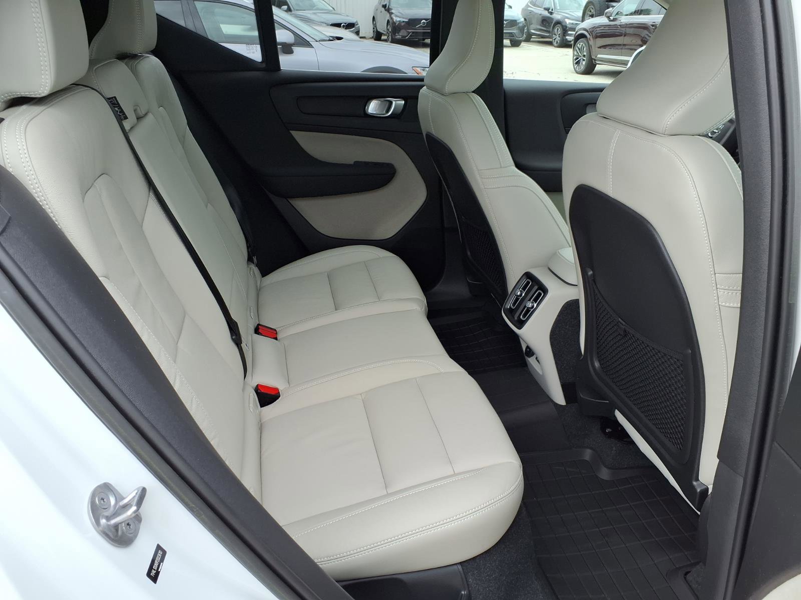 Certified 2023 Volvo XC40 B5 Plus w/ Protection Package Premier AWD/4WD image 15