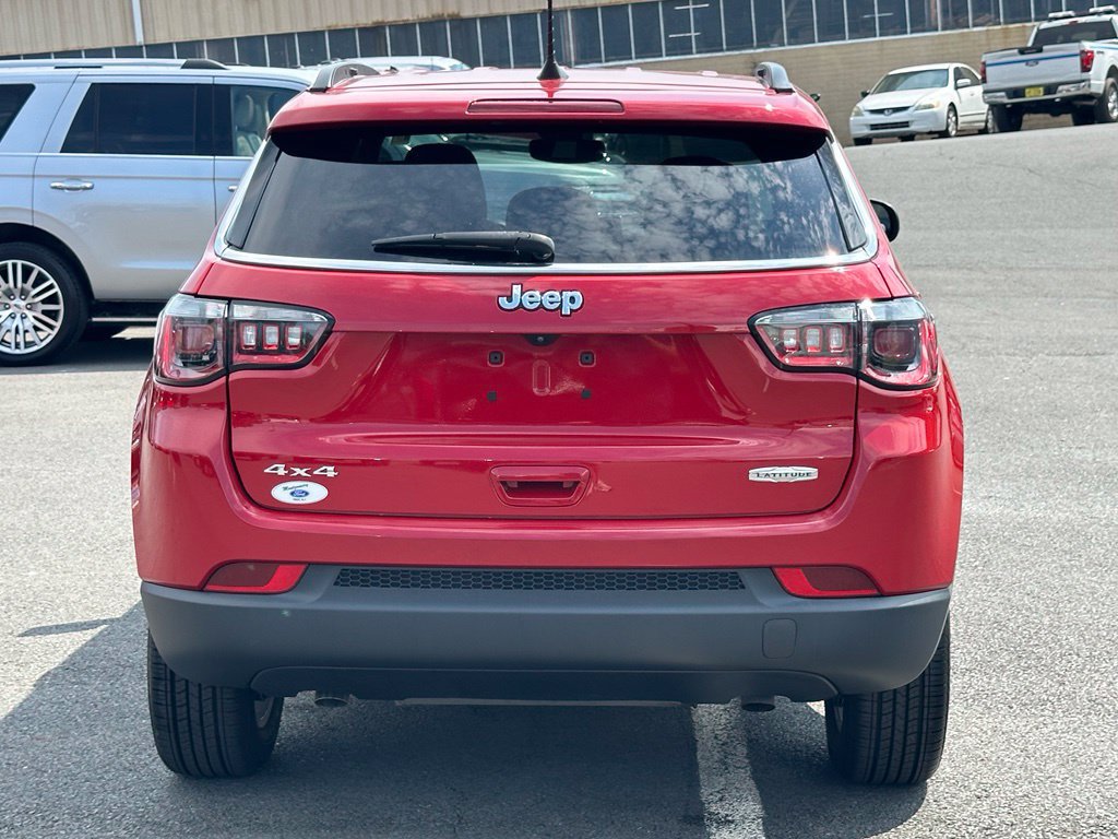 Used 2023 Jeep Compass Latitude w/ Convenience Group AWD/4WD image 7