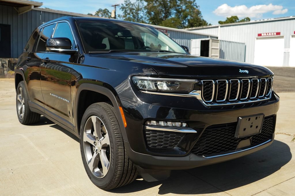 Used 2023 Jeep Grand Cherokee 4WD 4xe image 36