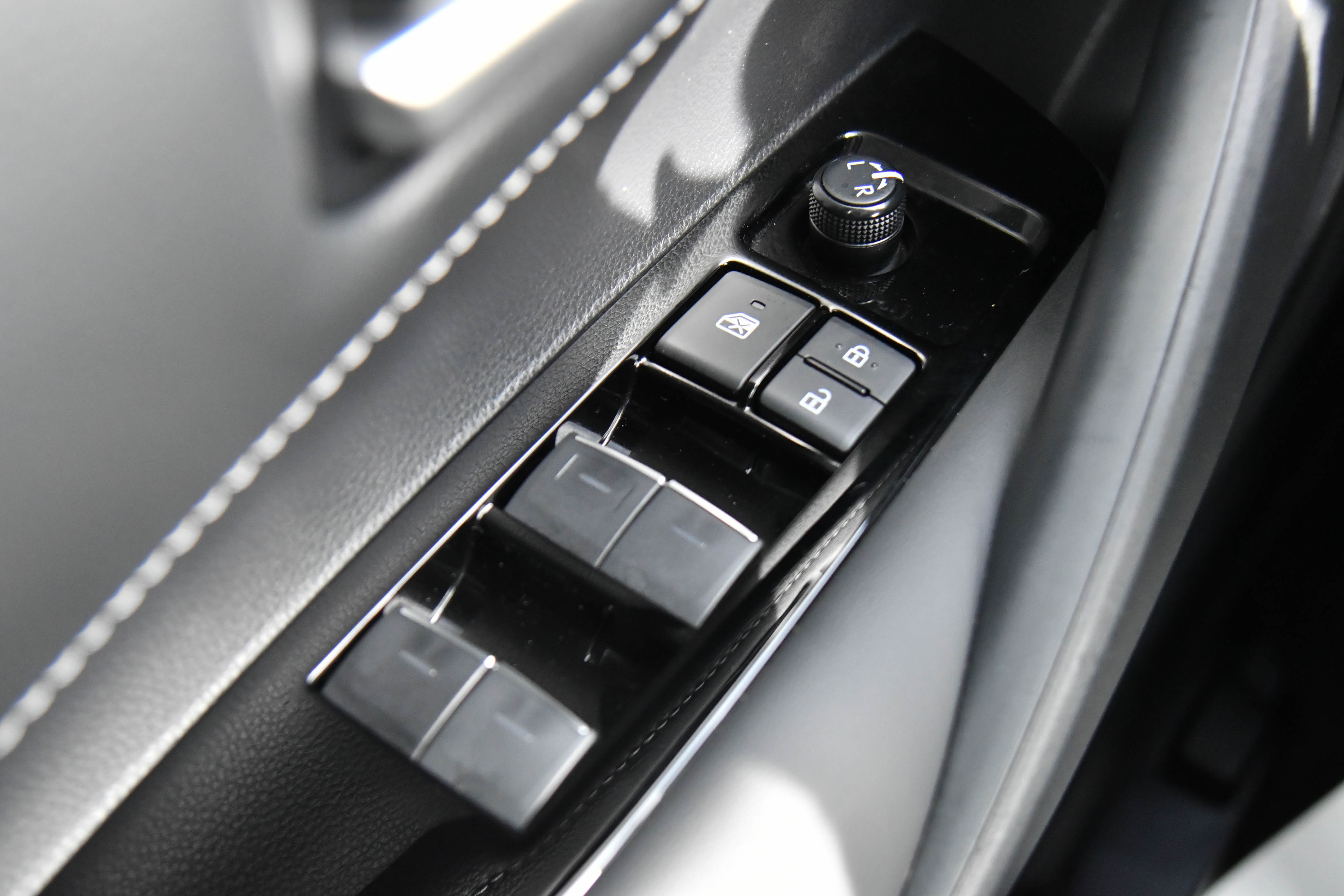 Used 2024 Toyota Corolla SE w/ SE Package image 36