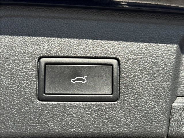 Used 2025 Volkswagen Atlas Peak Edition SE image 28