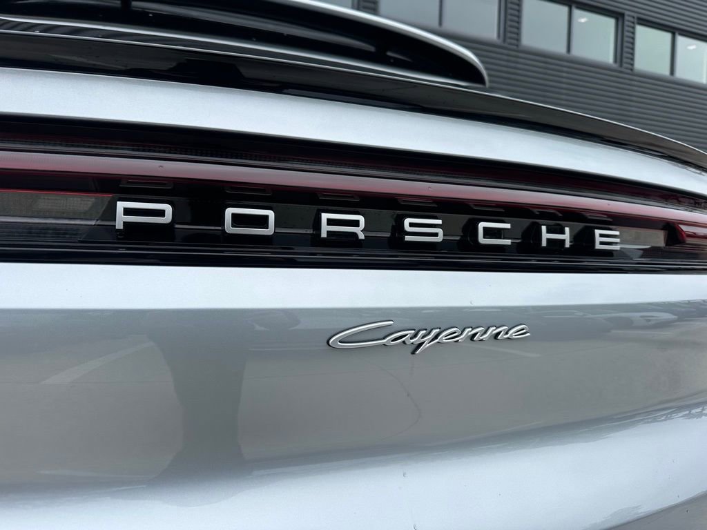 Used 2026 Porsche Cayenne E-Hybrid Coupe image 14