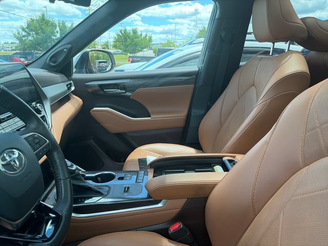 Used 2021 Toyota Highlander Platinum AWD/4WD image 17