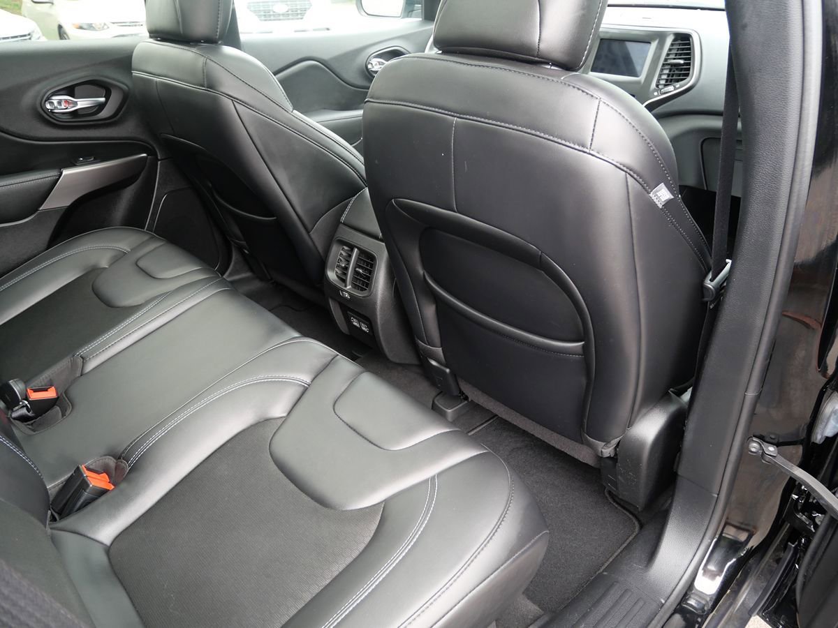 Used 2021 Jeep Cherokee Latitude Plus w/ Sun & Sound Group AWD/4WD image 28