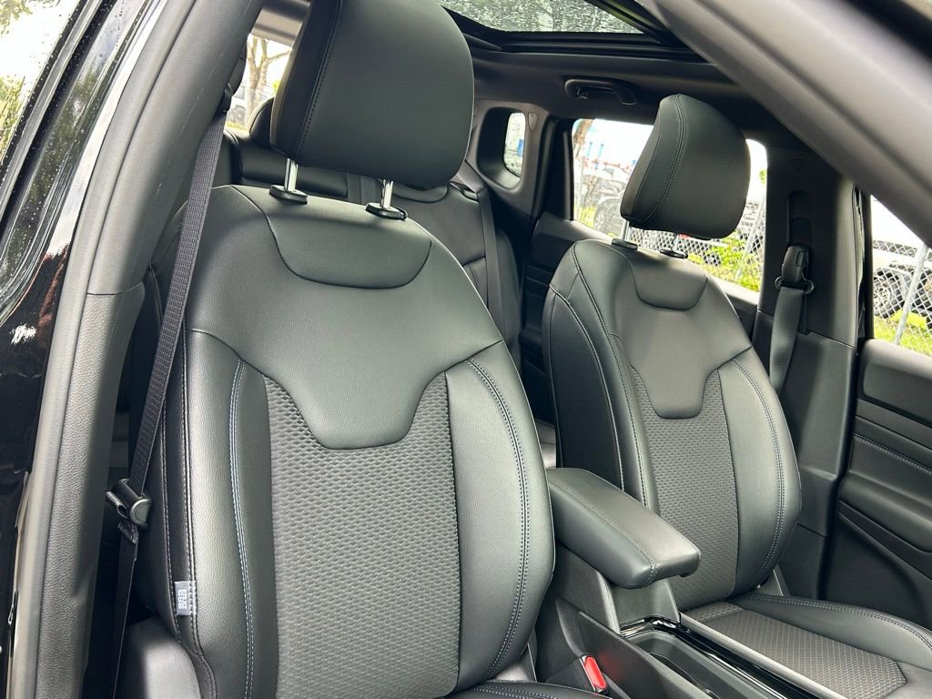New 2025 Jeep Compass Latitude w/ Sun & Sound Group AWD/4WD image 34