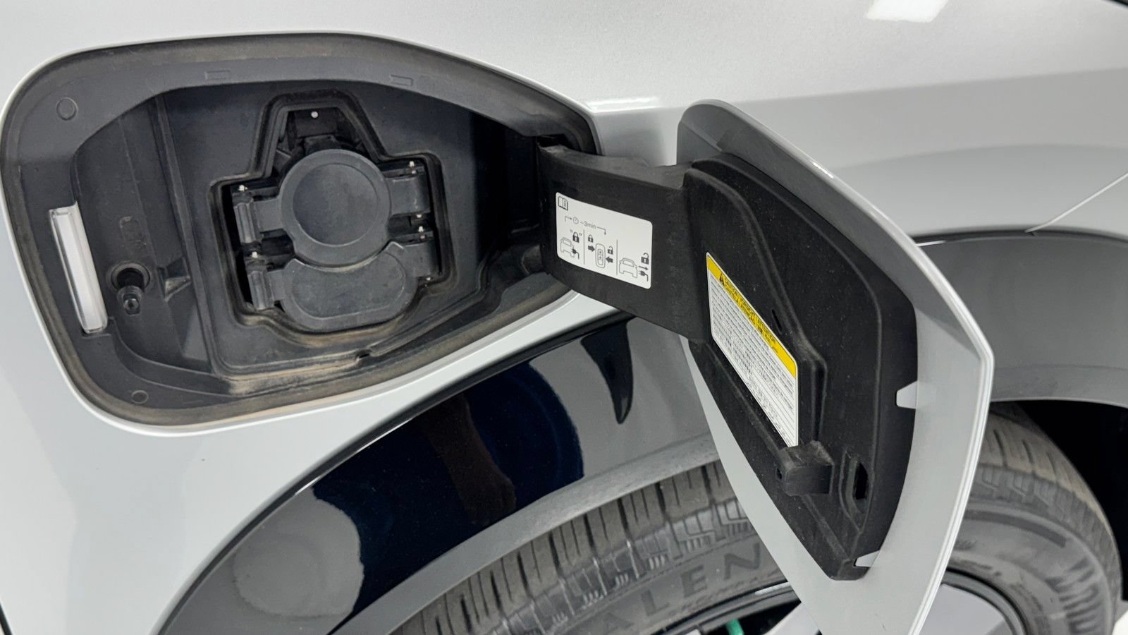 Certified 2024 Nissan Ariya AWD image 38