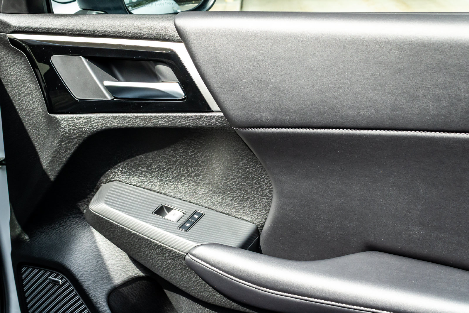 New 2026 Mitsubishi Outlander LE AWD/4WD image 26