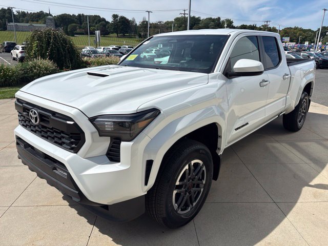Used 2025 Toyota Tacoma TRD Sport AWD/4WD image 3