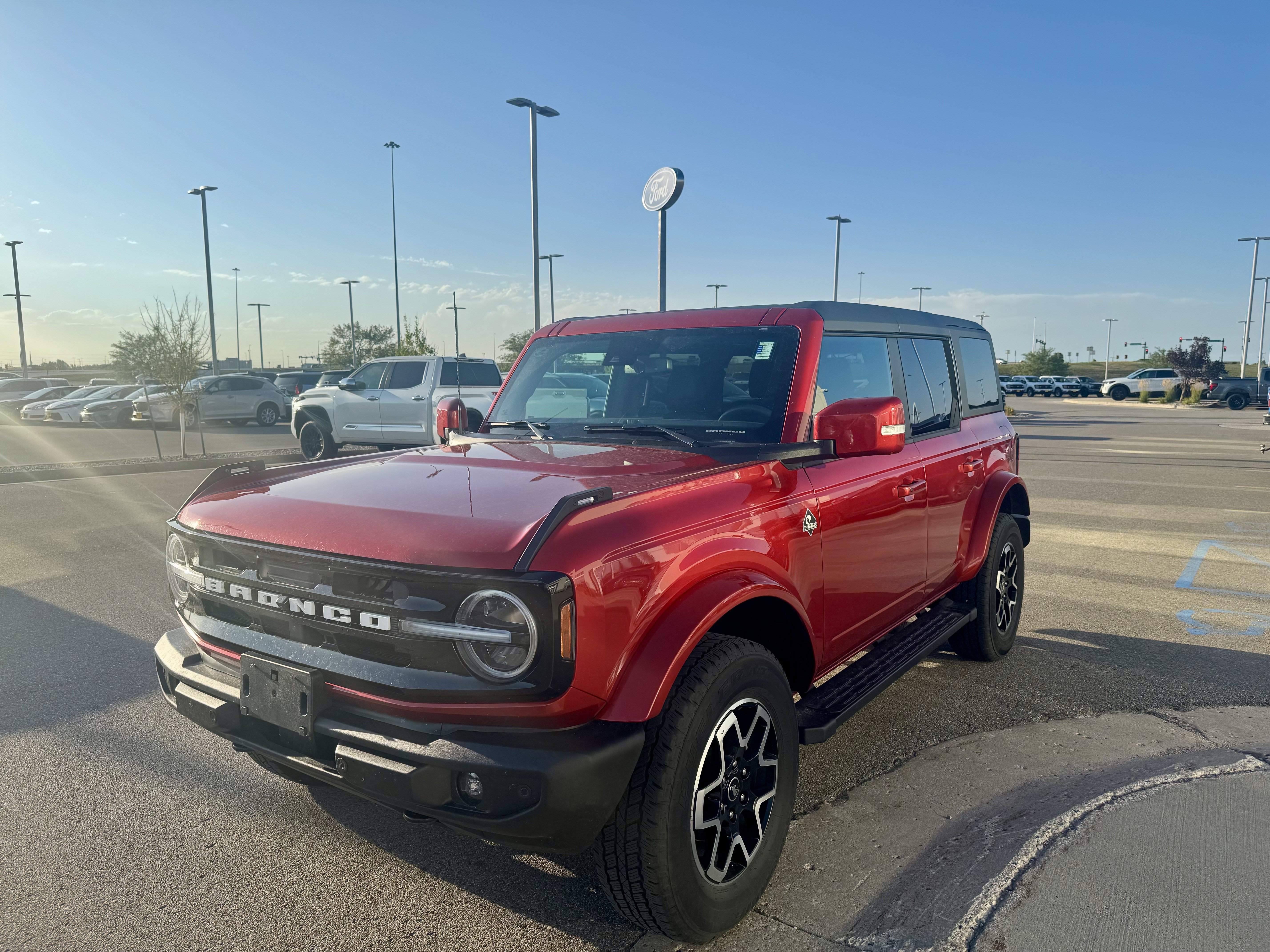 Used 2024 Ford Bronco Outer Banks AWD/4WD image 3