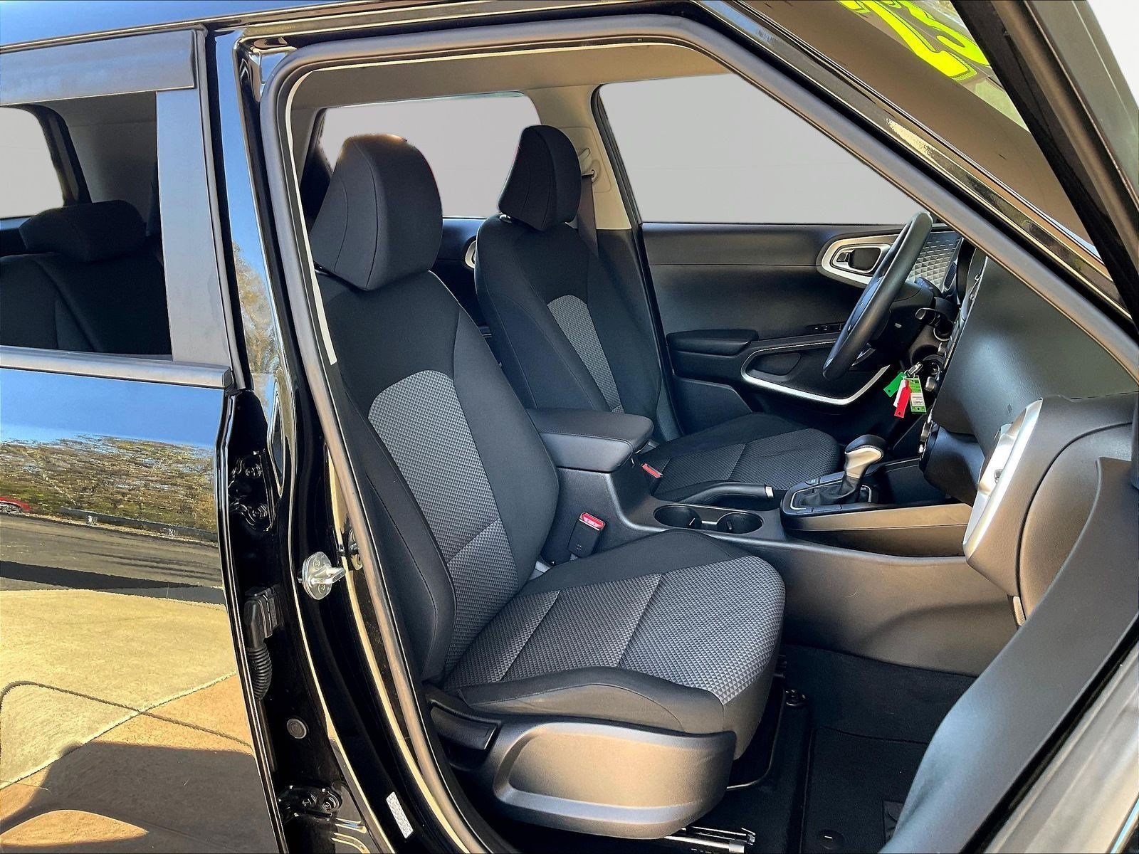 Used 2023 Kia Soul LX w/ LX Technology Package FWD image 27