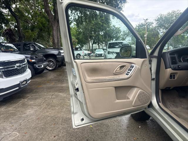 Used 2006 MAZDA Tribute s FWD image 13