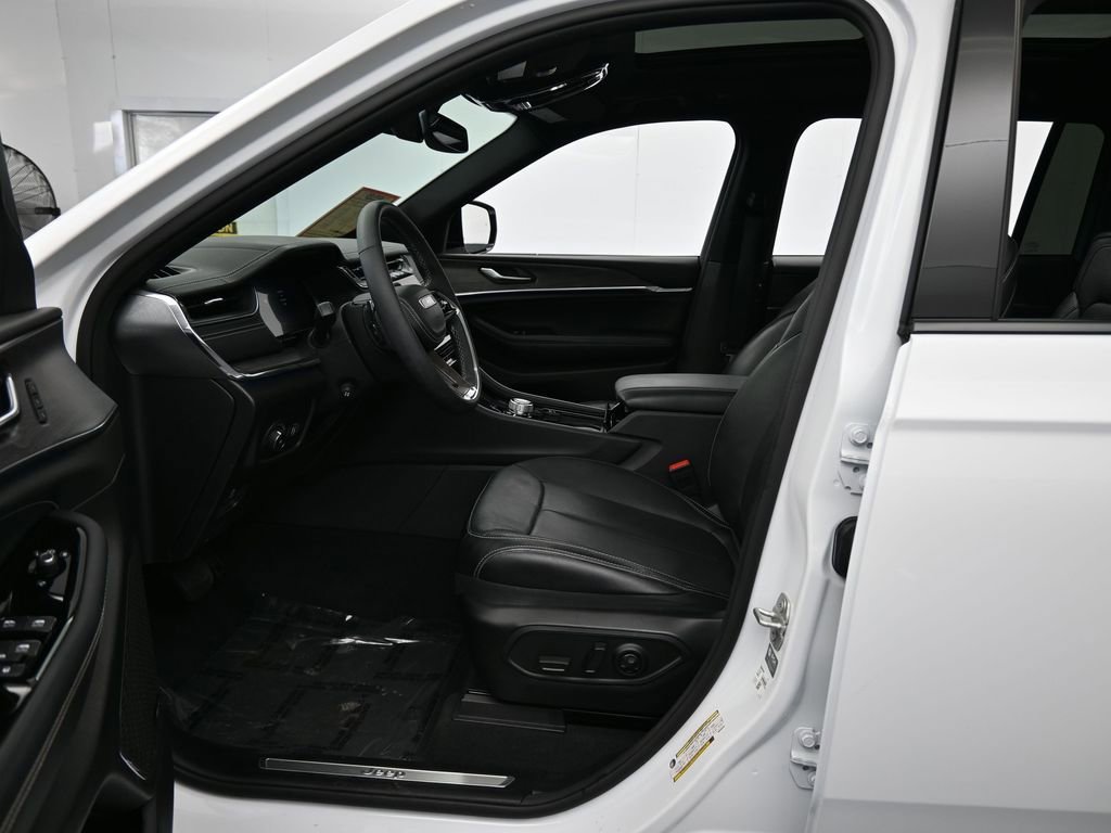 Used 2024 Jeep Grand Cherokee L Overland image 12