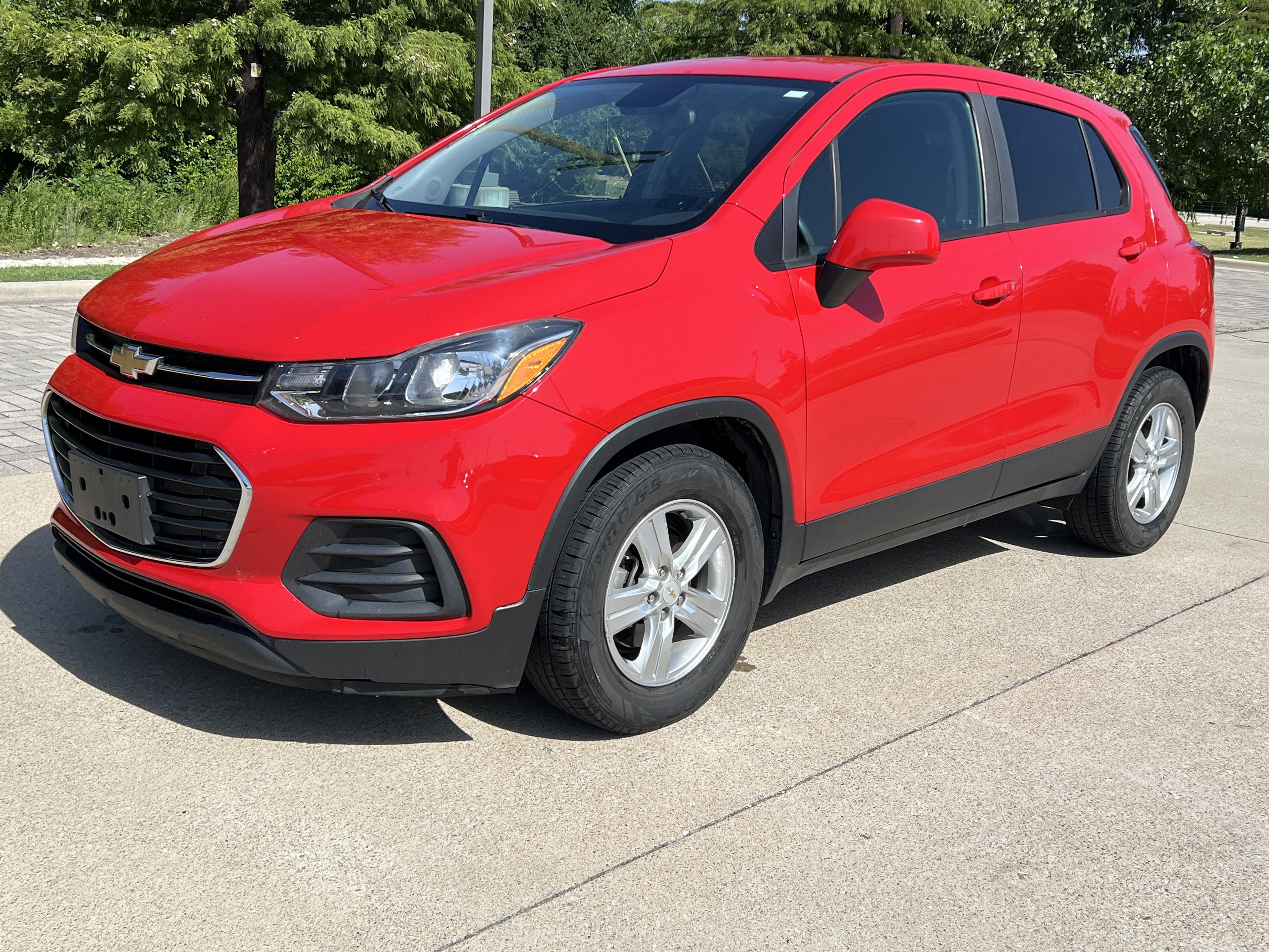 Used 2020 Chevrolet Trax LS w/ Tint and Cruise Package FWD image 4