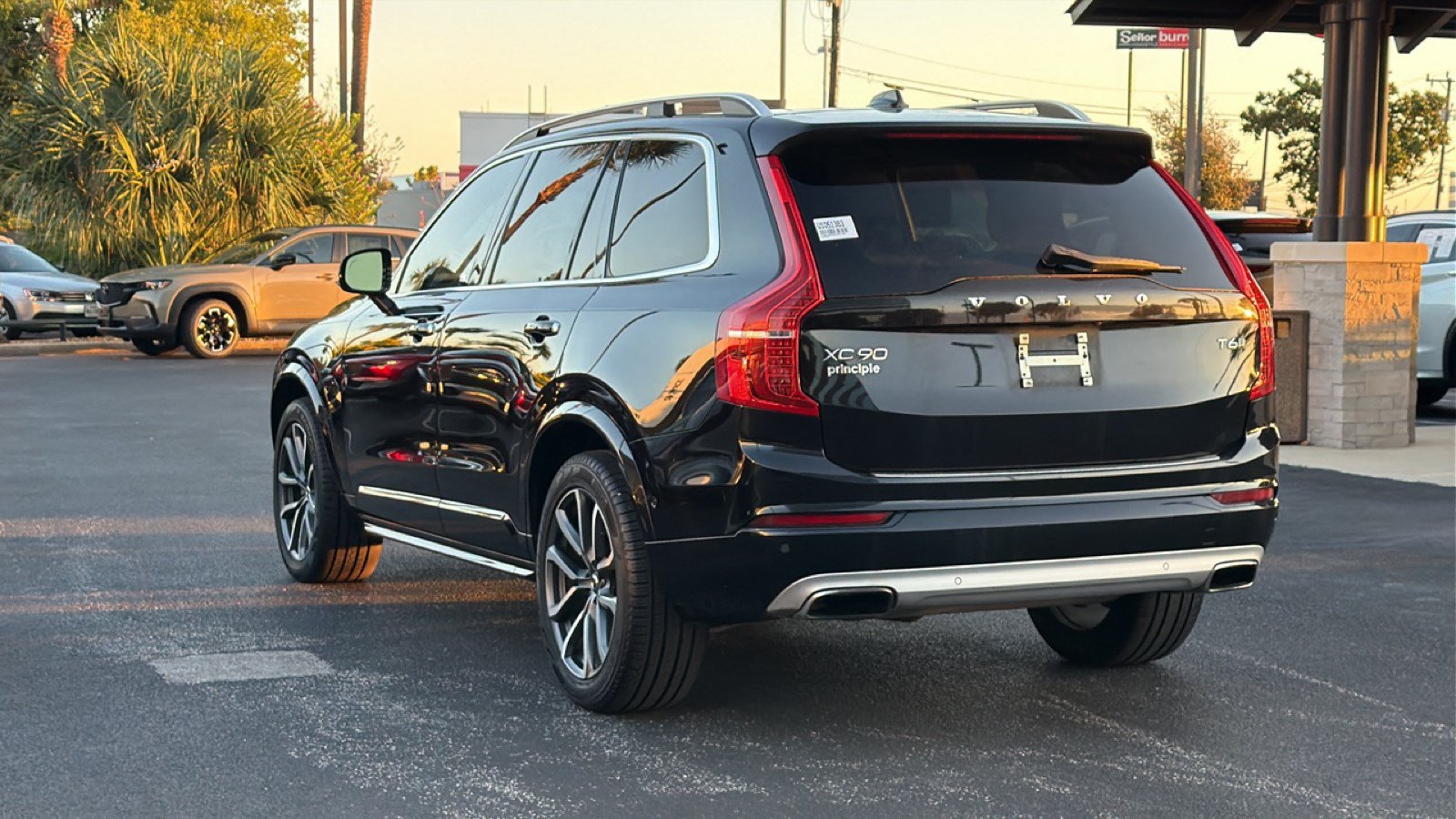 Used 2016 Volvo XC90 T6 Momentum w/ Momentum Plus Package AWD/4WD image 6