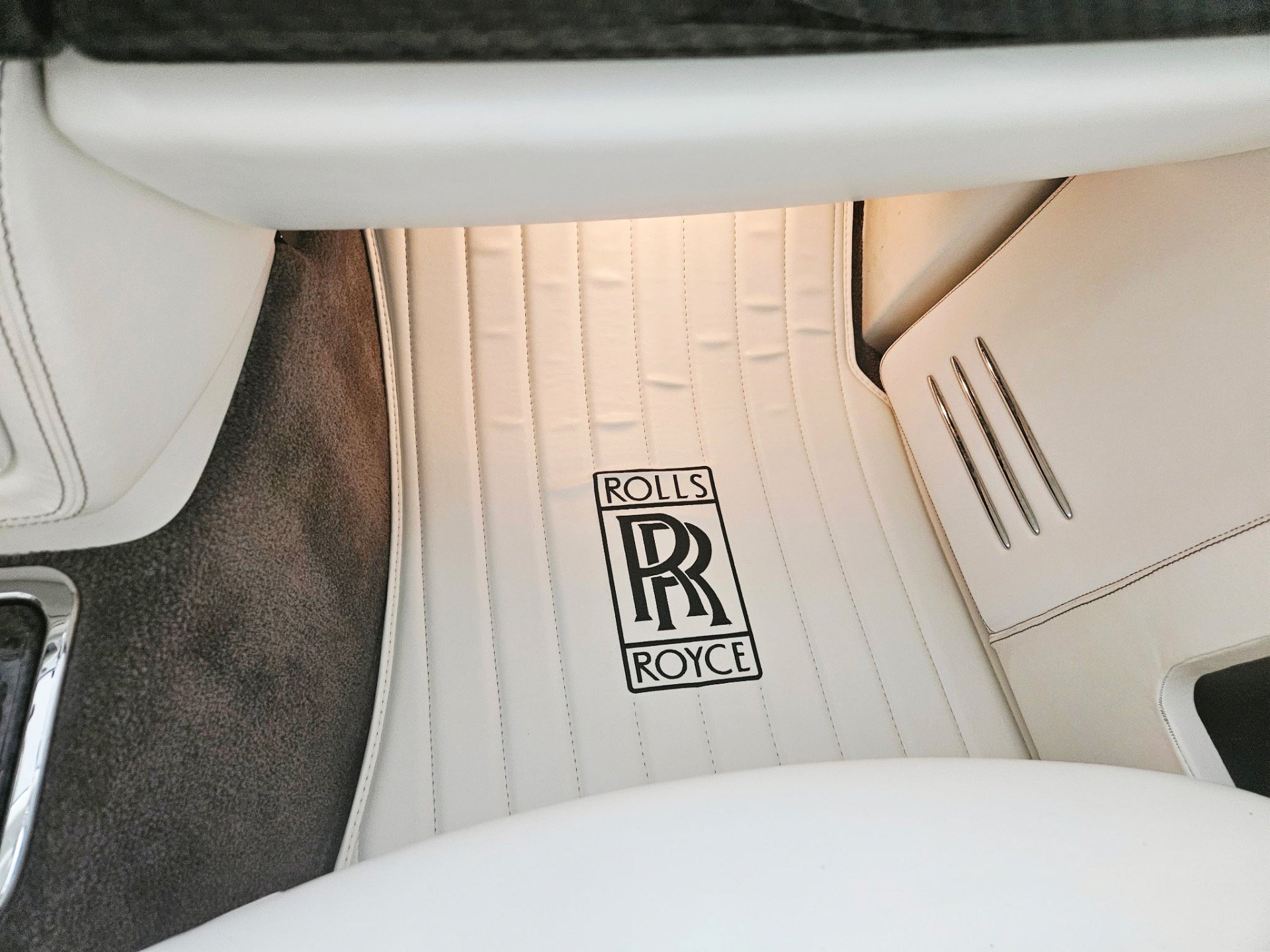 Used 2007 Rolls-Royce Phantom Sedan RWD image 23